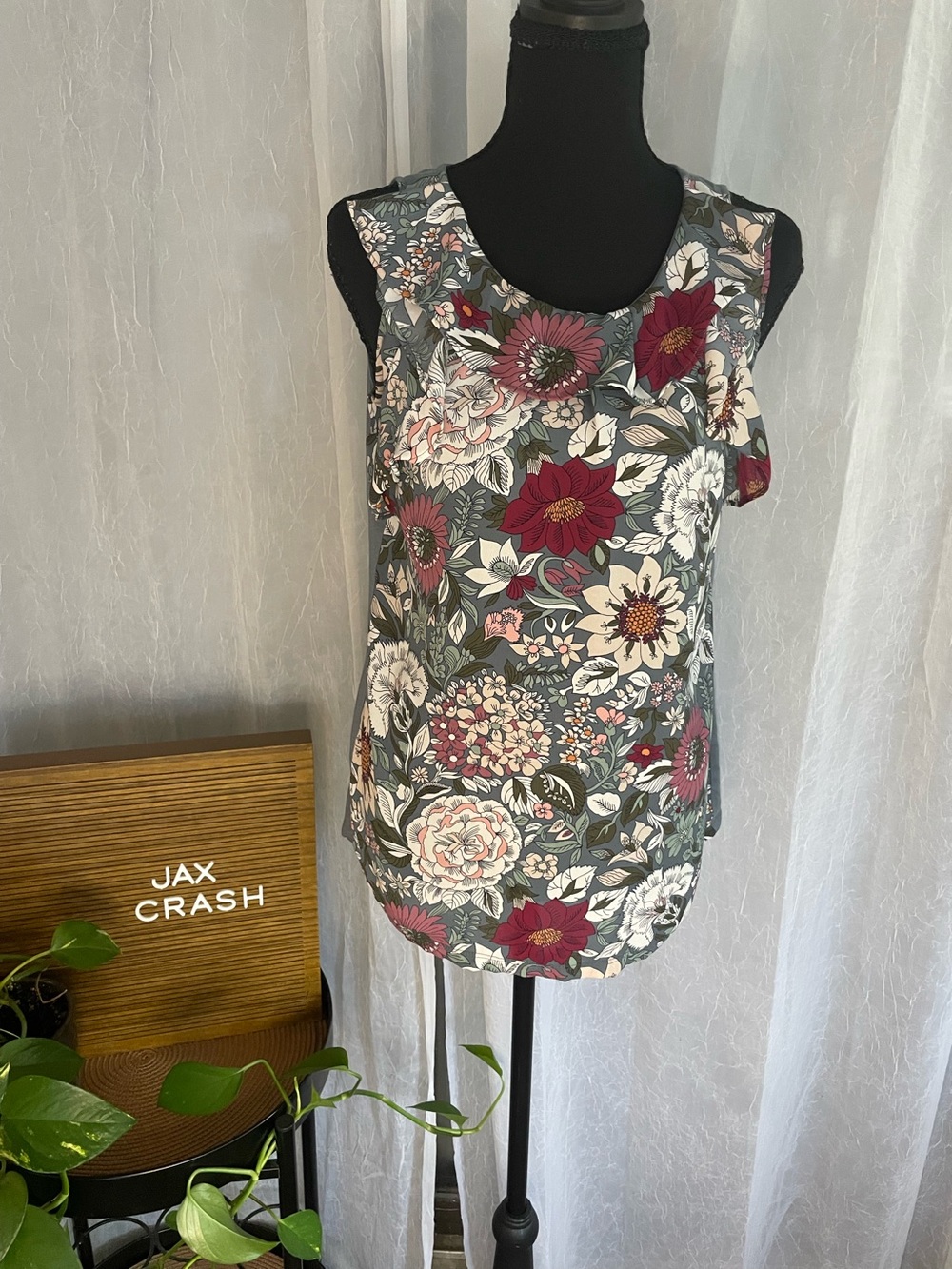 LOFT Floral Sleeveless Tank in Gray with Burgundy & Cream Blooms